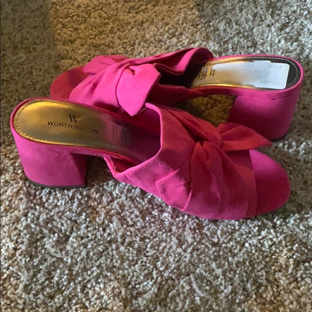 Never worn. Pink heels